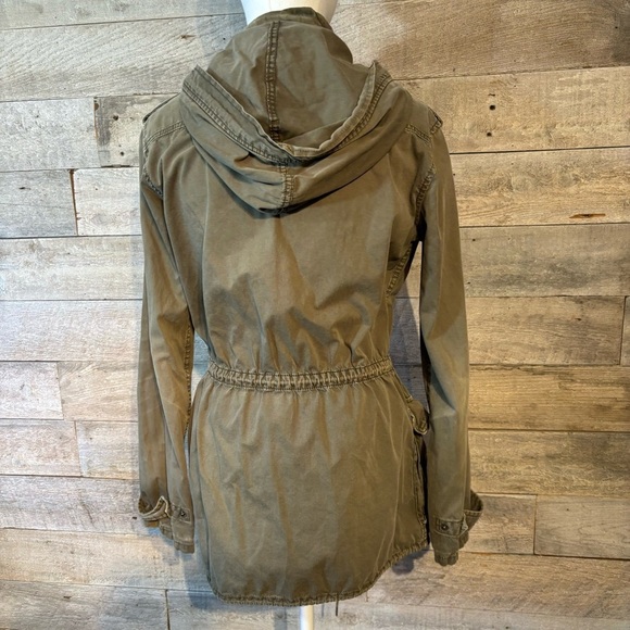 Aritzia Talula women’s olive green trooper  jacket in size‎ small - Picture 4 of 12
